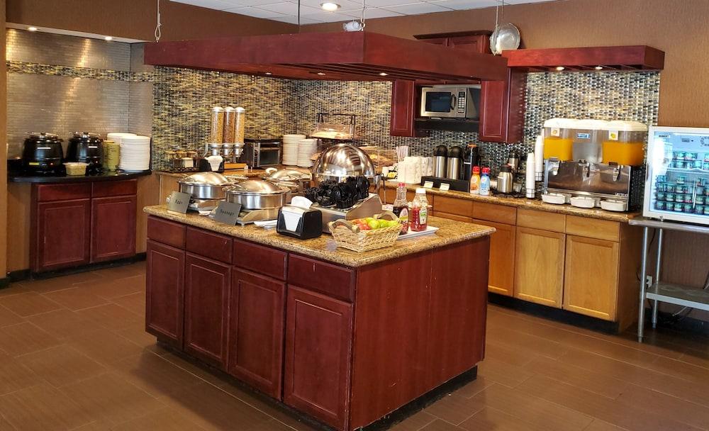 Hotel D'Lins Ontario Airport Екстериор снимка