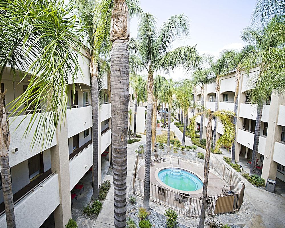 Hotel D'Lins Ontario Airport Екстериор снимка