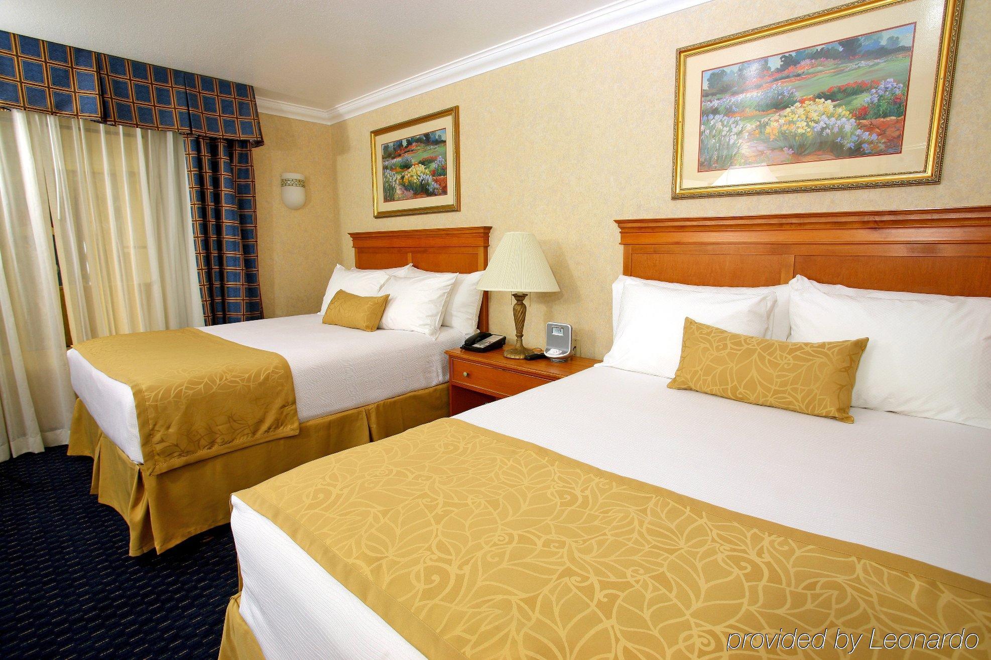 Hotel D'Lins Ontario Airport Стая снимка