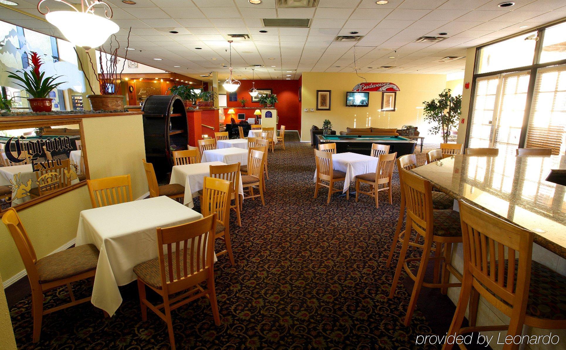Hotel D'Lins Ontario Airport Ресторант снимка