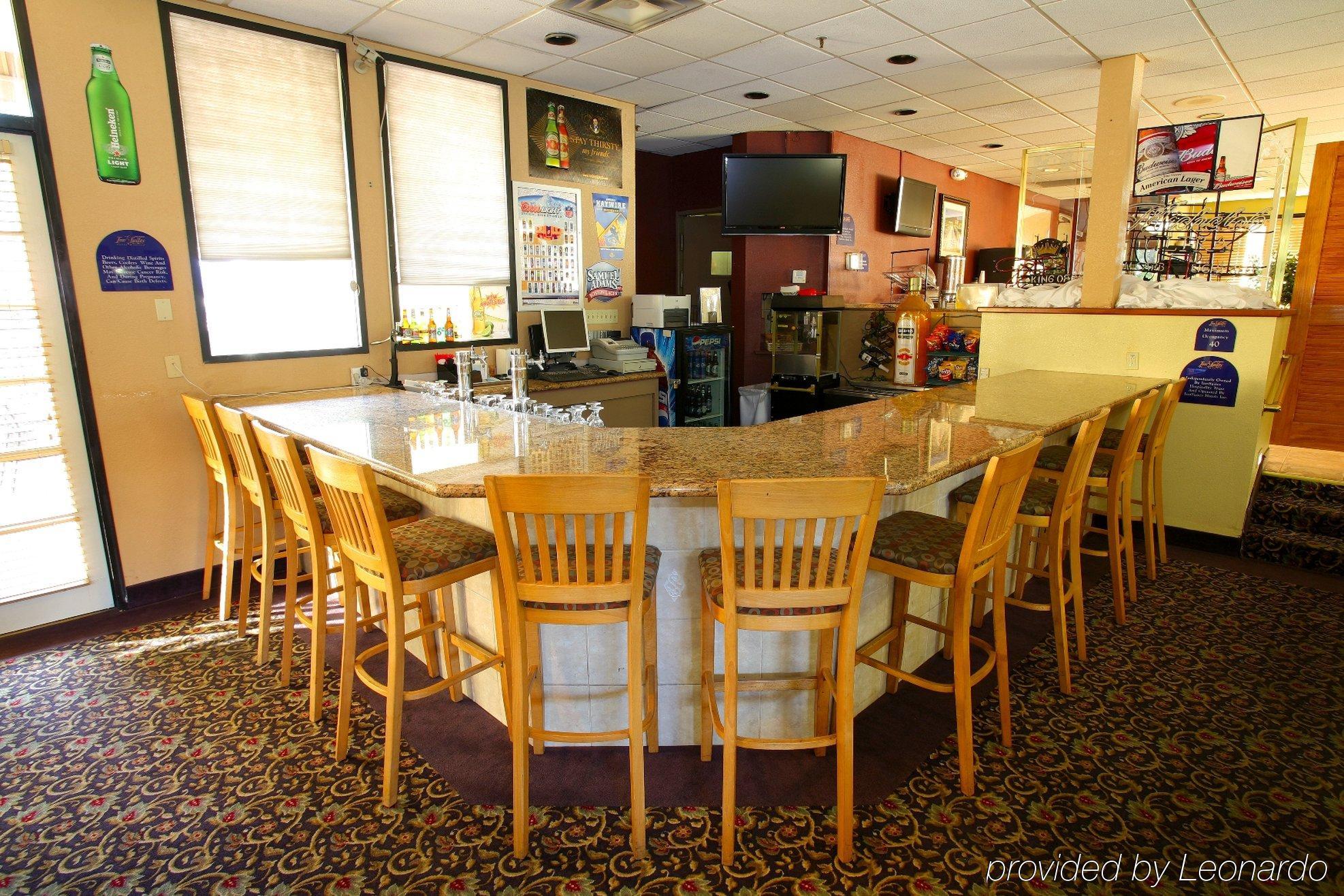 Hotel D'Lins Ontario Airport Ресторант снимка