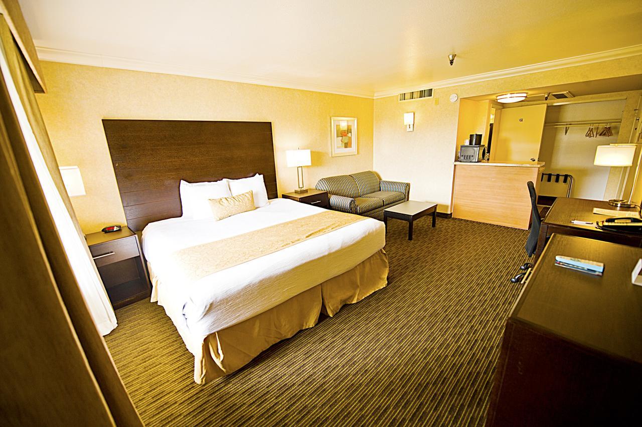 Hotel D'Lins Ontario Airport Екстериор снимка