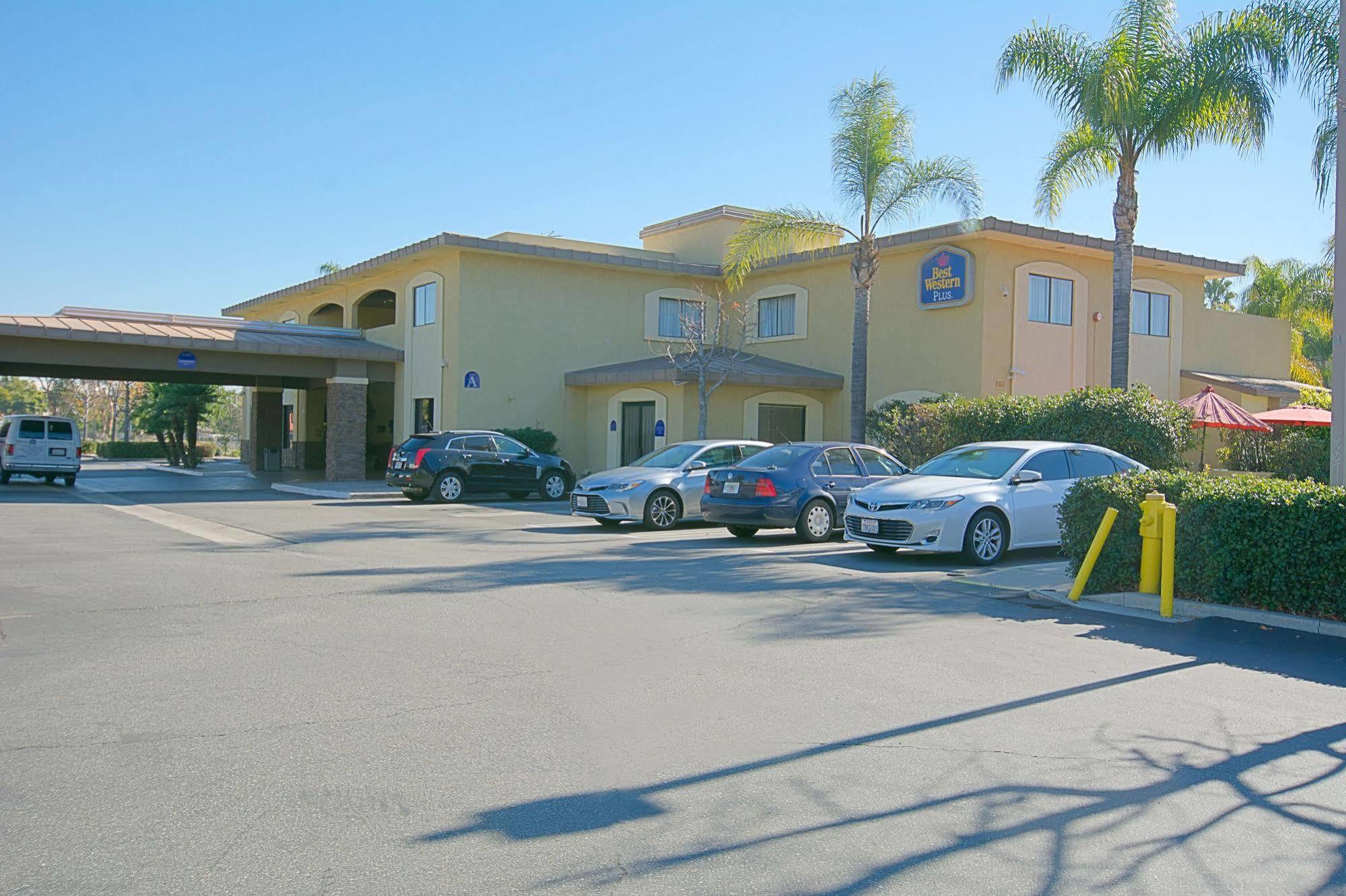 Hotel D'Lins Ontario Airport Екстериор снимка
