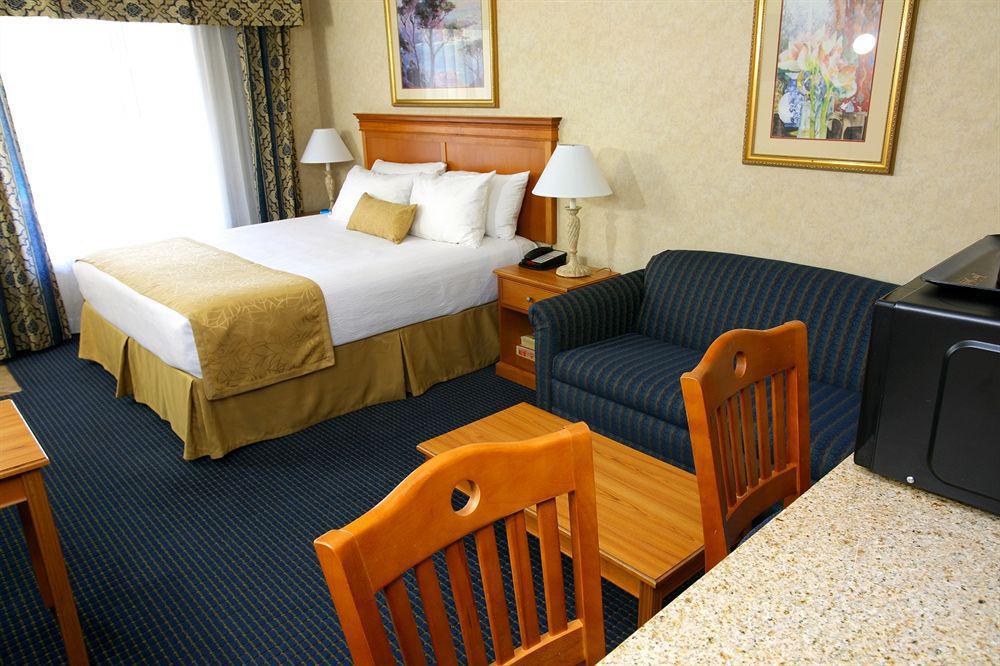 Hotel D'Lins Ontario Airport Екстериор снимка